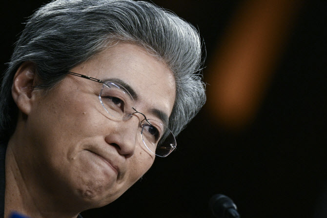 AMD, 예상치 웃도는 호실적에도 시간외서 2% 하락