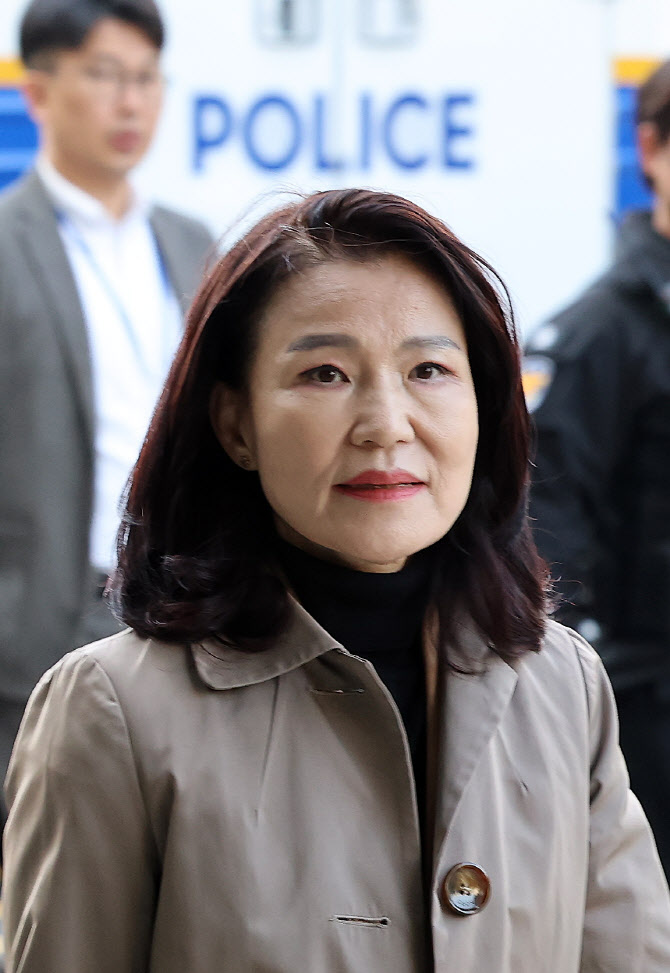 “李 비판하면 불평등한 동물돼”…이진숙, '경찰 직권남용' 고발