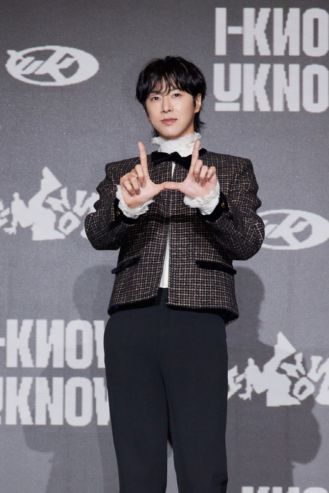 유노윤호, 또 '밈' 만드나…데뷔 22년 만에 '정규앨범 레슨' 돌입