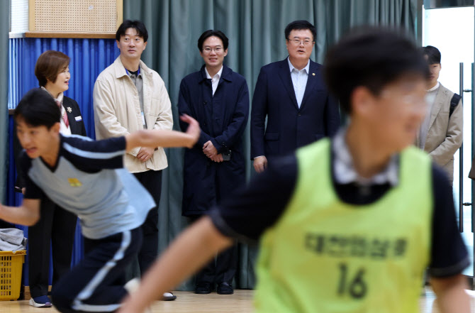 외삼중 찾은 김대현 2차관 “학생 스포츠활동 적극 지원할 것”