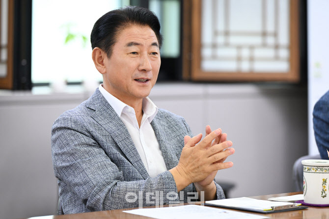 "녹봉 받던 행정가 출신 시장 마음에 훅 들어온 '시민', 그렇게 바뀐 의정부"