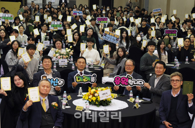 [포토] '2025년 강남형 장학사업' 하반기 장학증서 수여식