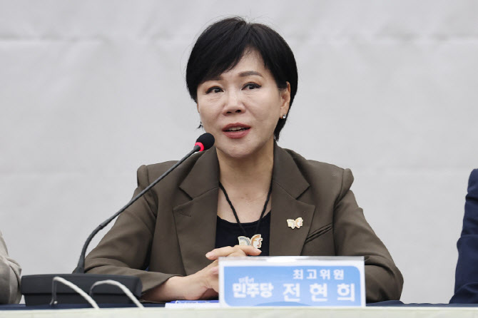 與전현희 "재판중지법은 보류 중…재판재개시 재차 검토 가능"