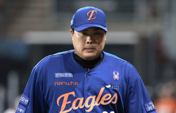 류현진 광고 계약금 ‘꿀꺽’…전직 에이전트, 항소심서 실형 면해