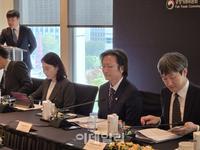 주병기 공정위원장 만난 암참 "투명한 규제 환경이 핵심"
