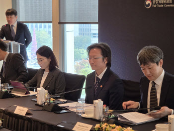 주병기 공정위원장 만난 암참 "투명한 규제 환경이 핵심"