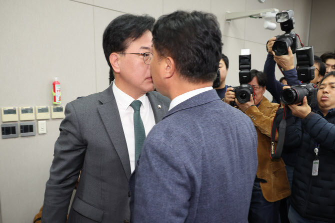 대통령실 “김현지, 경내 대기…상임위 출석 입장에 변함 없어”