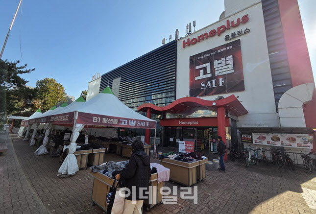 “행복했습니다” 고별세일…홈플러스 가양점의 씁쓸한 연말[르포]