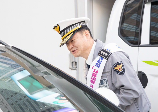 "끼어들기 얌체운전 그만!"…경찰, 교통문화 개선 캠페인