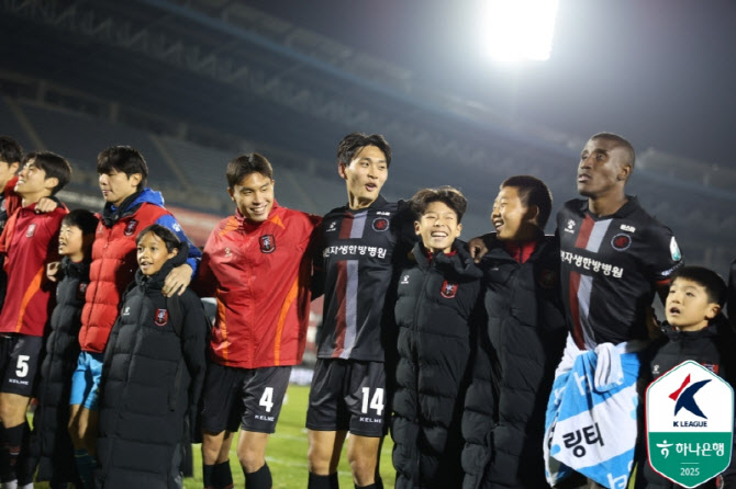 ‘가장 유리’ 부천과 전남·이랜드 추격... 승강 PO 티켓 잡아라