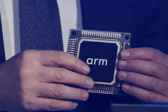ARM, 데이터센터 온기 확산에 실적 턴어라운드…주가 탄력 받을까