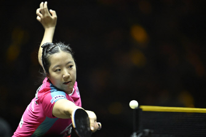 신유빈, WTT 챔피언스 4강행…일본 새 간판 하리모토와 격돌