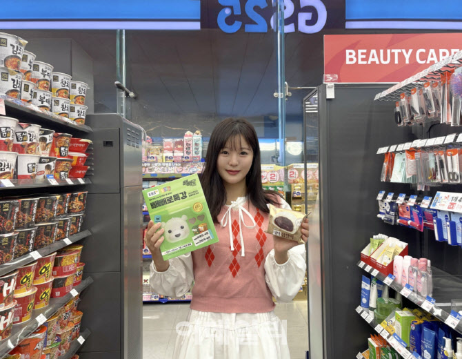“붙어라 찰떡같이” 편의점 수험템 판매 급증…필기구·찹쌀떡↑