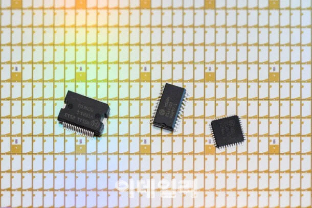 "금보다 비싼 메모리"…'품귀 현상'에 中 D램값 2배 폭등