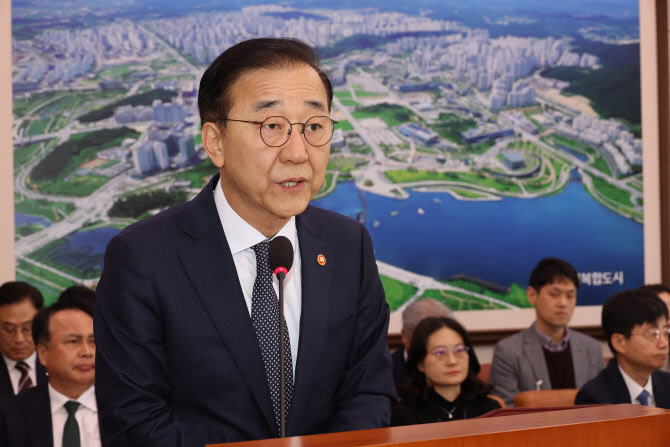 김윤덕 국토장관 “화성·구리 등 풍선효과 우려…규제지역 확대 검토”