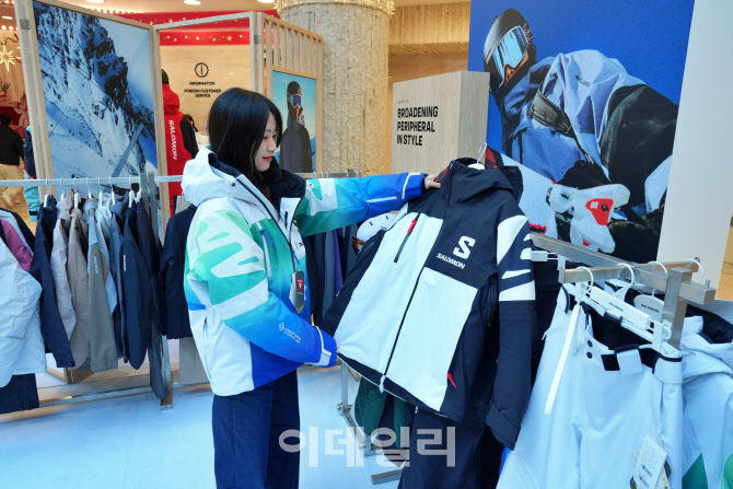 "연말 대목 노린다"…백화점3사, 겨울할인행사 진행