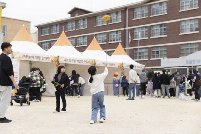 가족과 함께 즐기는 가을 한마당… ‘북한산 단풍문화축제’ 성료