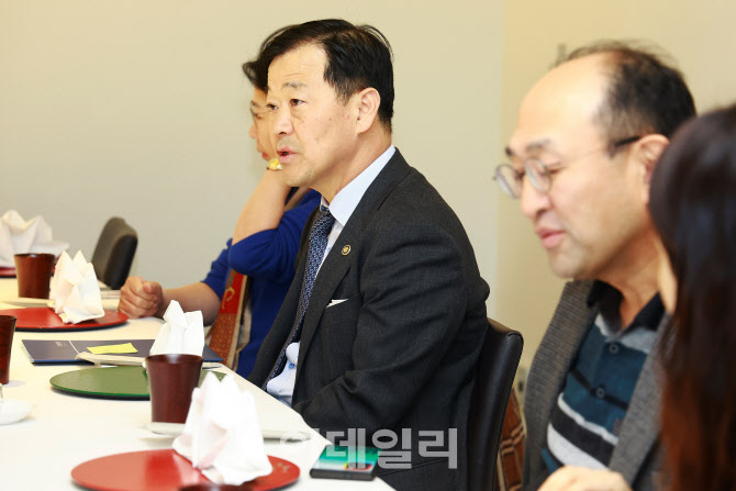 ‘낮은 처우도 참았는데 연구도 못하나’…국립대병원 교수의 분노