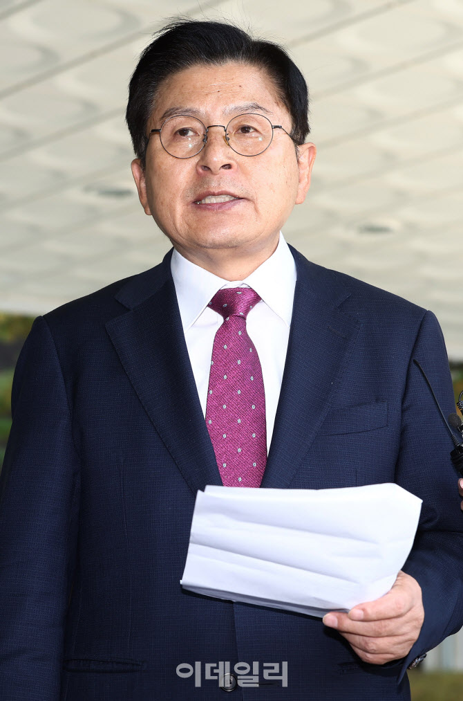 [포토]내란 특검 출석하며 입장 밝히는 황교안 전 총리