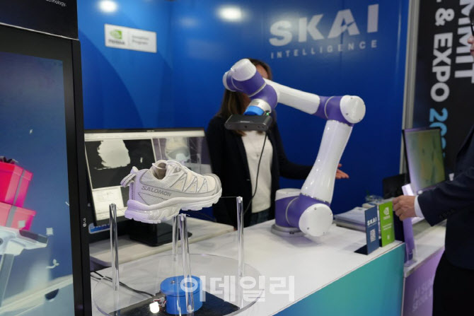 [포토]SKAI 자체개발 로봇 3D 스캐너 기술 시연
