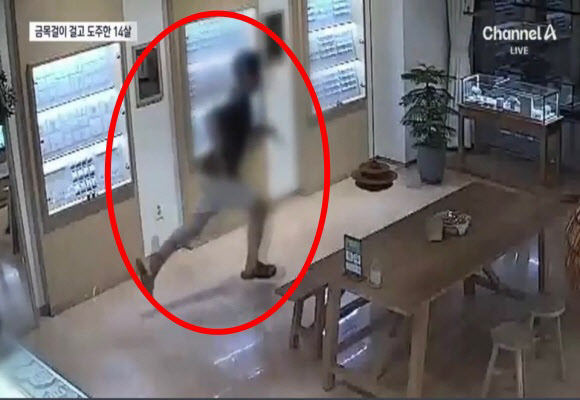 금은방서 ‘10돈 금목걸이’ 차고 튄 중학생…붙잡힌 곳은