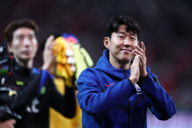 응원받던 손흥민, 이번엔 수험생 응원... “이미 대단하고 자랑스러워”