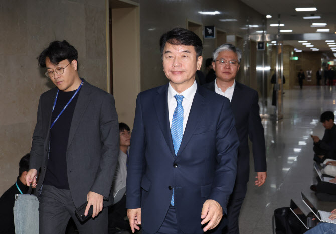 與 문진석 "집단항명 참여 검사 모두 징계해야"