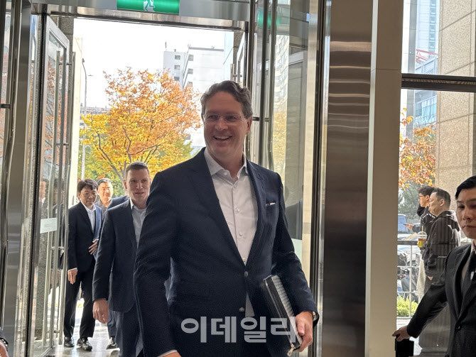 여의도 찾은 벤츠 회장 "LG, 훌륭한 기술 가진 확고한 파트너"