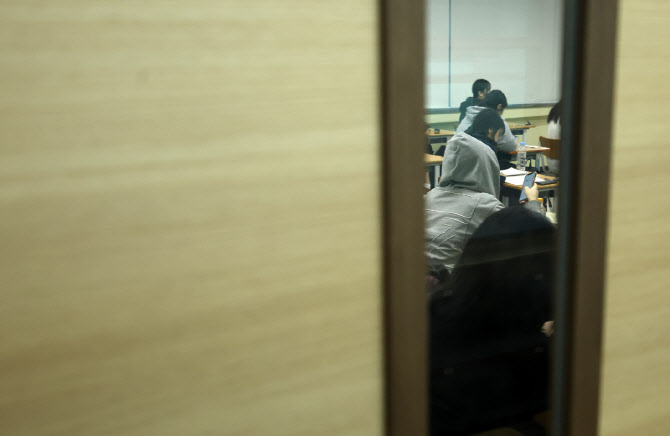 전자담배 소지해 ‘수능무효’…호흡곤란에 병원 이송 사례도