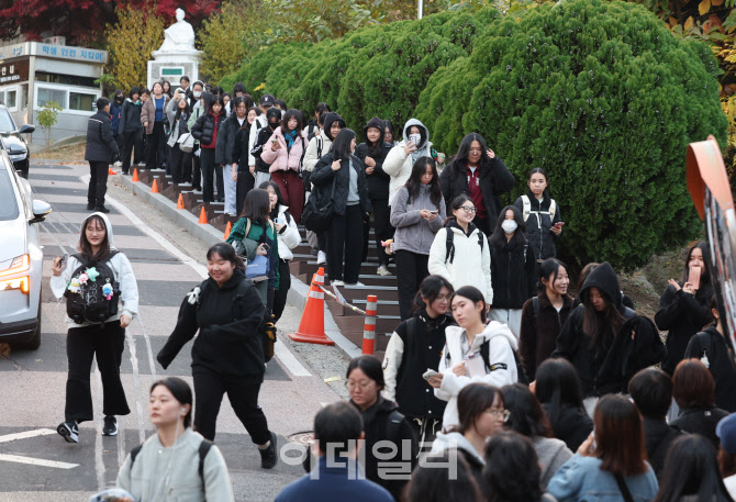 수능 국어·수학 난이도 작년과 비슷…‘사탐런’ 변수로 부상