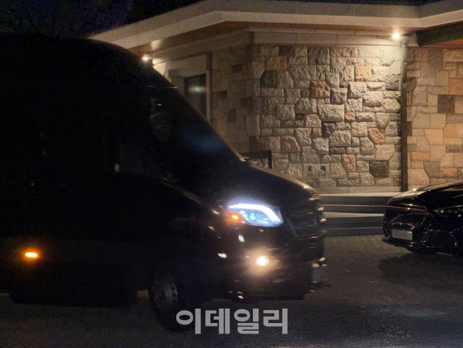 JY·벤츠 회장 2시간 반 만찬…무슨 논의 했나(종합)