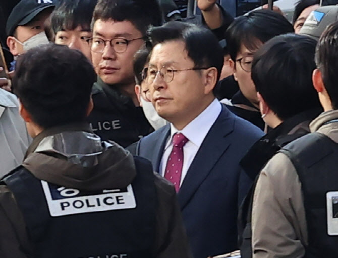 ''내란선동 혐의' 황교안 구속영장 기각.."필요성 부족"