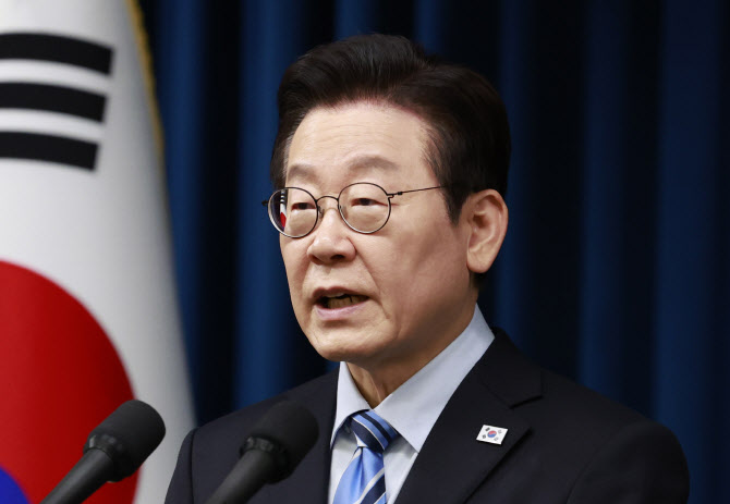 [속보]李대통령, 17일 7박10일 순방길…남아공 G20 정상회의 등 참석