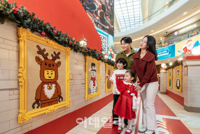 [포토] 스타필드 고양, ‘레고 산타의 블루밍 캐슬’ 체험존 오픈