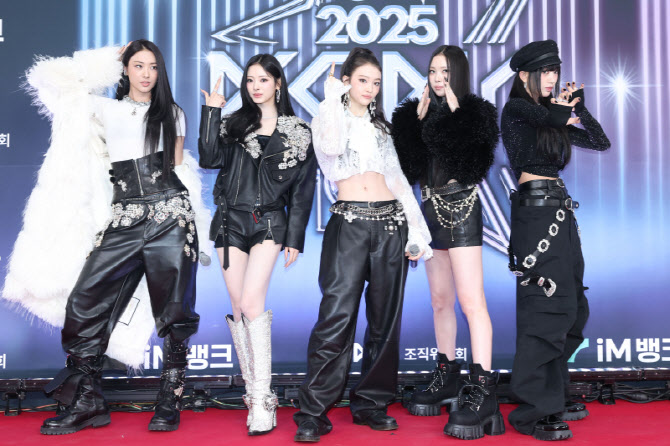 'IS 루키' 미야오 "테디 프로듀서·팬들께 감사해"[2025 KGMA]