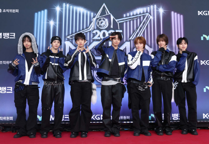 아이딧, 'IS 라이징스타' 수상 "찬란하게 빛날 것"[2025 KGMA]