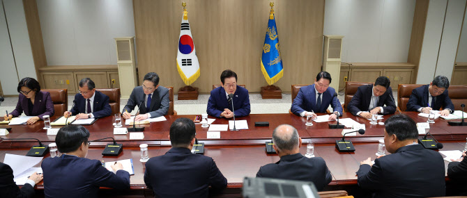 [속보] 팩트시트 매듭 짓고 재계 만난 李대통령 “여기 계신 기업인들 가장 애 많이 써”