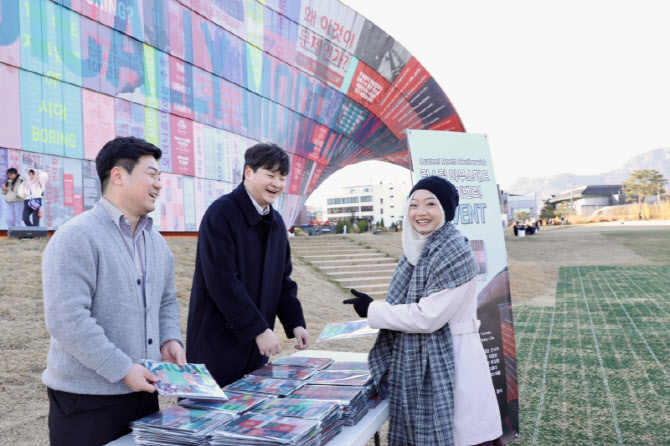 동국제강그룹, ‘휴머나이즈월’ 한정판 기념품 제작