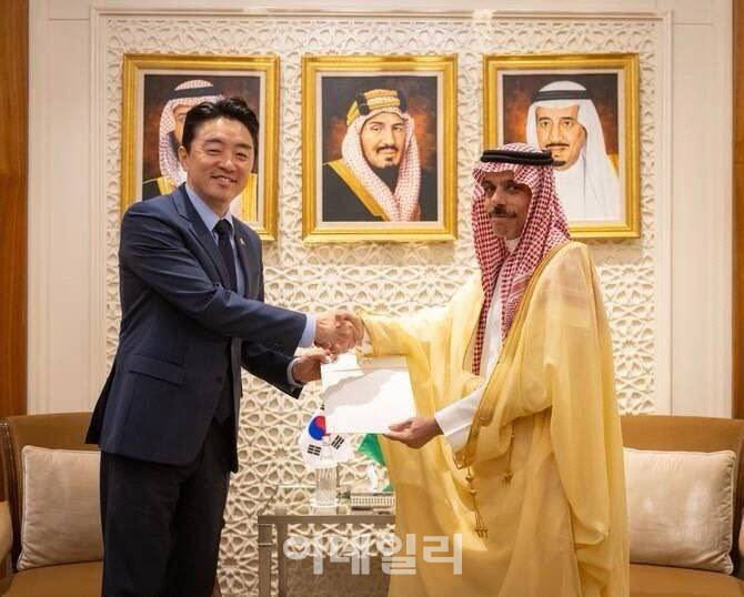 ‘전략경제협력 특사’ 강훈식, 사우디 방문…李대통령 친서 전달