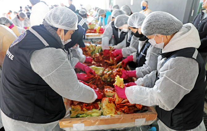 이디야커피, 가맹점주와 '사랑의 김장 나눔' 봉사활동 진행