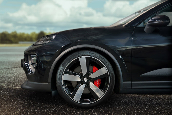 콘티넨탈, 포르쉐 순수 전기 SUV '마칸'에 타이어 공급