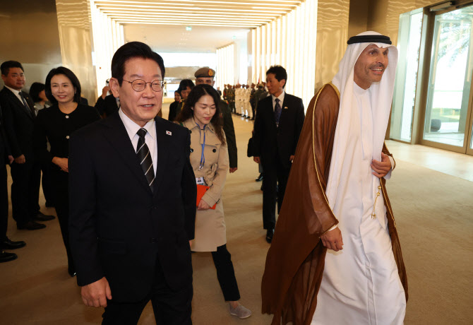 [포토] 이재명 대통령, UAE 도착