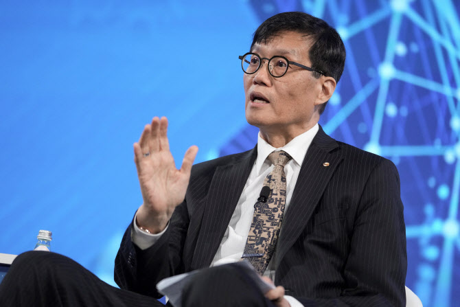 이창용 "한국, AI 분야서 좋은 위치…반도체 수요 증가할 것"