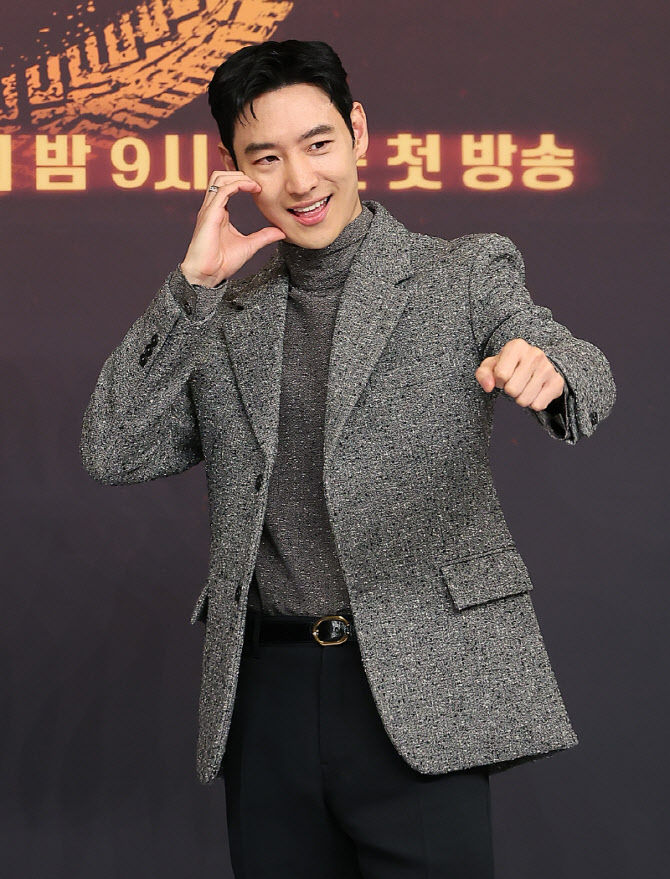 '모범택시3' 이제훈 "부캐 변신? 풍운아·호구 도기 기대해달라"