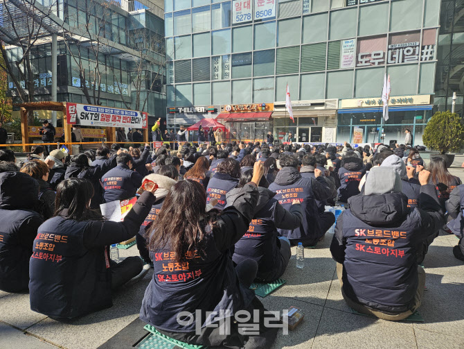 1위 데이터홈쇼핑을 졸속매각?…SK스토아의 ‘눈물’