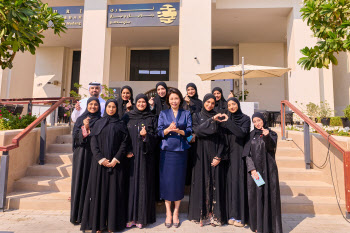 김혜경 여사, UAE 대학 한류동호회와 오찬…“문화교류 핵심은 마음의 연결”