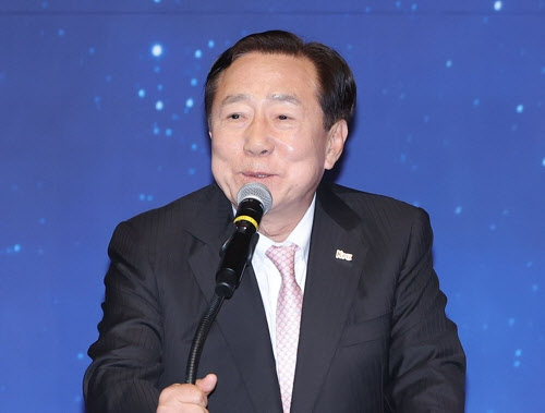 경사노위위원장 만난 김기문 중기중앙회장 "고용유연성 높여야"