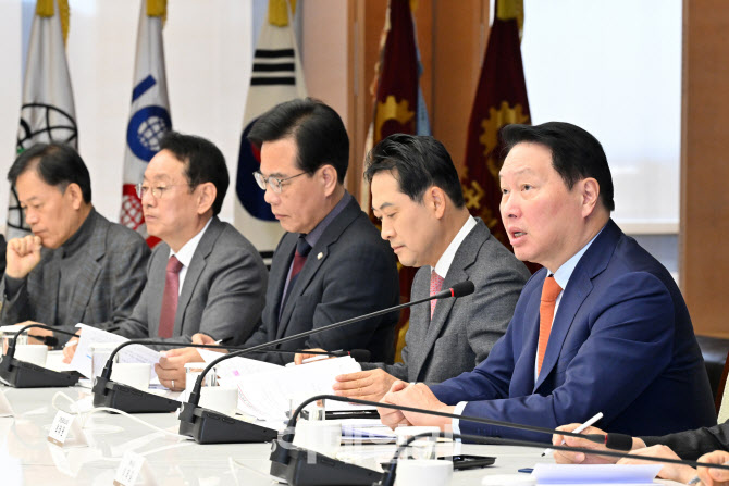 [포토] 국힘-대한상의 정책간담회 발언하는 최태원 회장