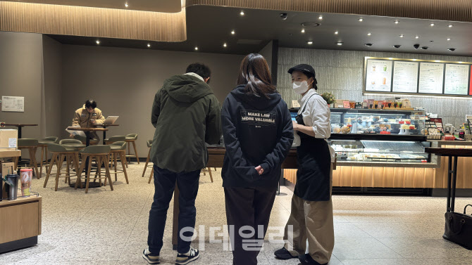 [르포]"역시 스타벅스는 다르네"…배려 깃든 키오스크 써보니