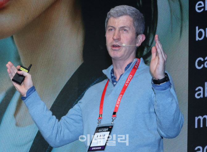 [포토]발표하는 윌 폴킹혼 니드 대표